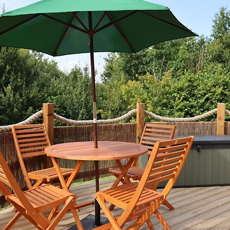 Ammonite Glamping Pod & Hot Tub Apartment Hungerton Bagian luar foto