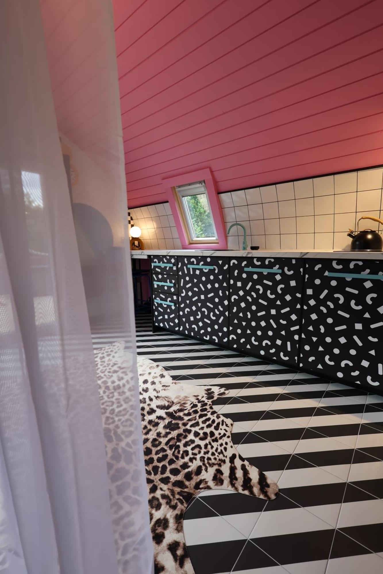 Ammonite Glamping Pod & Hot Tub Apartment Hungerton Bagian luar foto